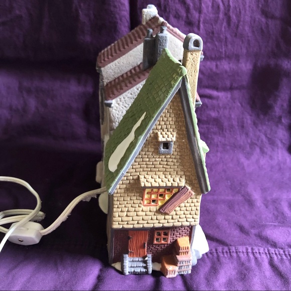 Dickens Village Series Oliver Twist - Picture 4 of 8